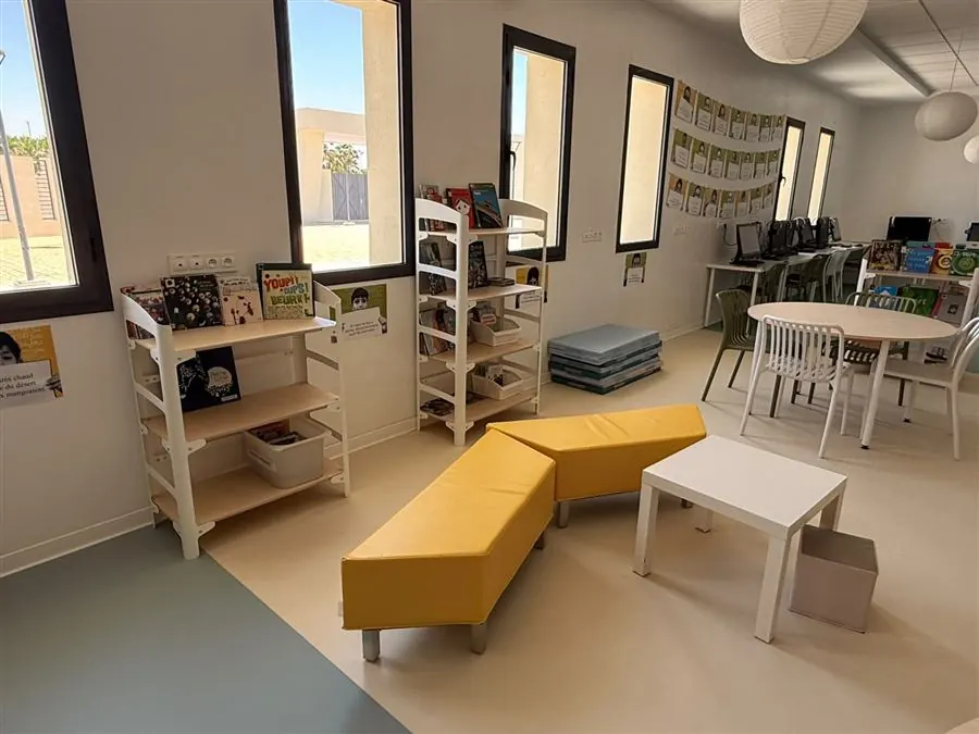 Espace de lecture scolaire aménagé